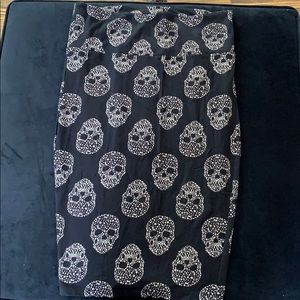 Torrid skull foldover skirt, back slit, 0x
